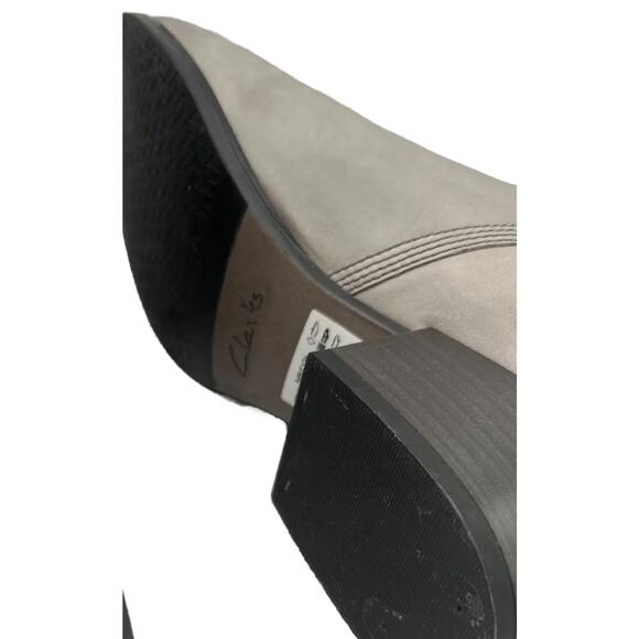 Clarks Elvina Dawn Gray Taupe Soft Leather Distress Booties 10 Western 20-01 - Picture 9 of 10